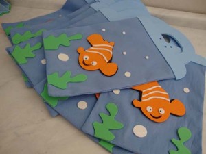 Prepare um pacote com itens divertidos para o seu filho brincar em viagem!