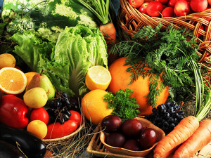 As frutas e legumes variados são alimentos muito importantes para que o seu filho não tenha carências vitamínicas.