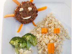 Hamburguer com massa e legumes