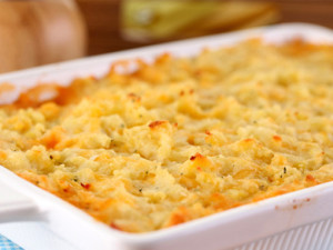 Frango gratinado com legumes